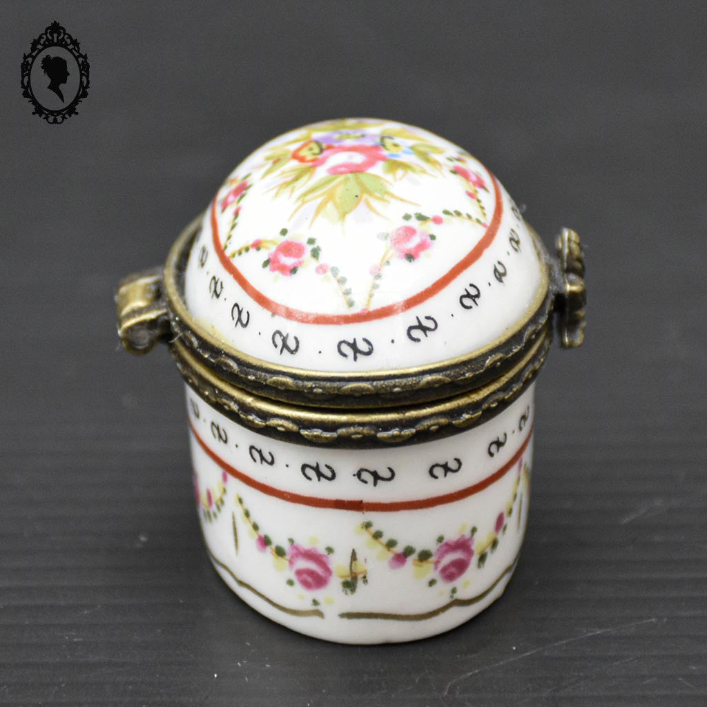 Boite à pilule porcelaine blanche fleurie rose « Porcelaine Art » vintage
