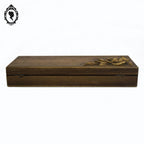 Boite longue rectangulaire en bois motifs sculptée de fleur art populaire