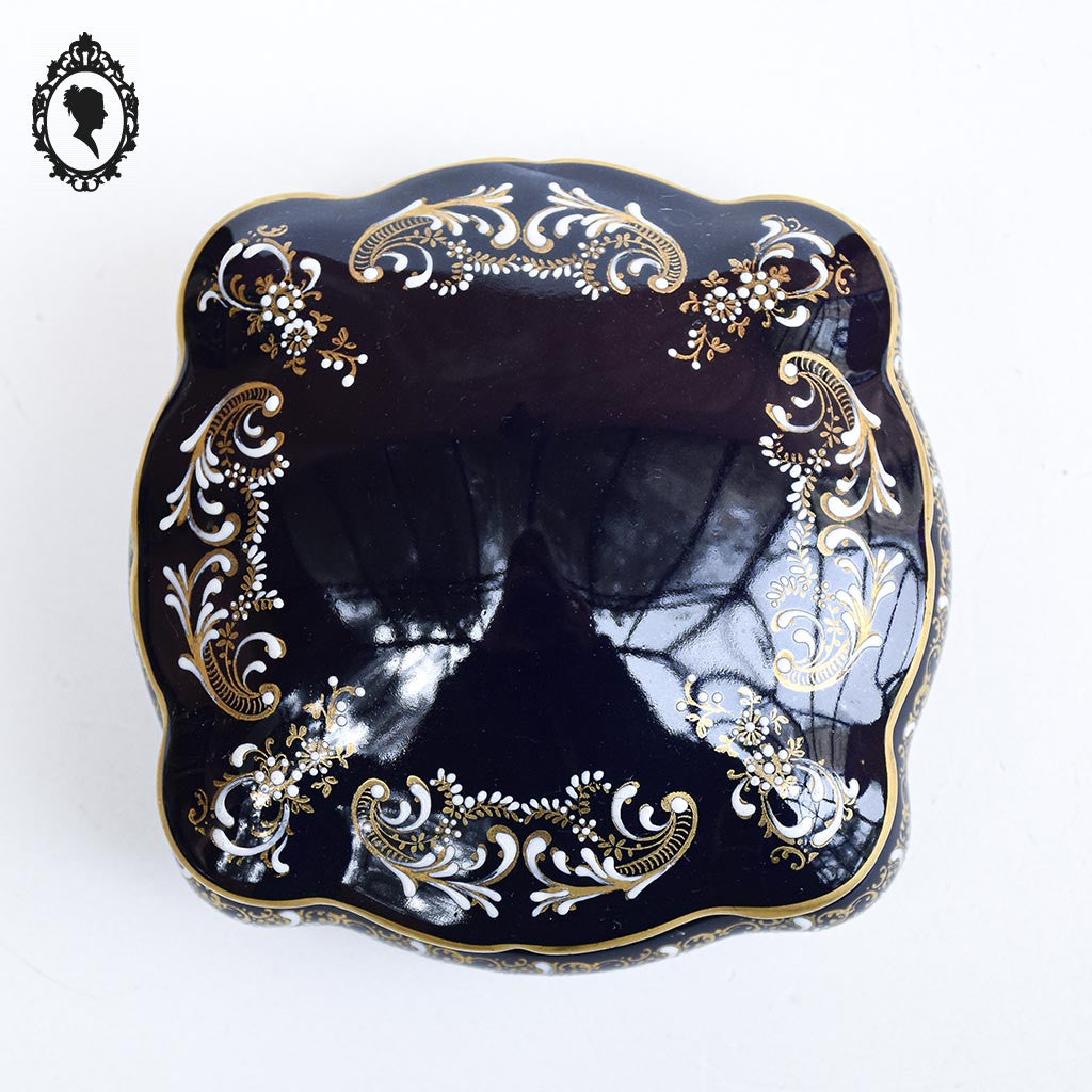 Bonbonnière signée T Limoges boîte porcelaine carrée bombée bleu doré vintage