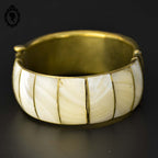 Bracelet nacre et laiton large rigide blanc doré vintage