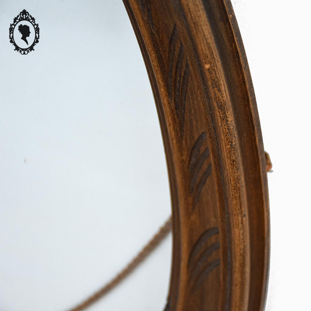Cadre ovale en bois sculpté massif fronton arabesques + vitre verre