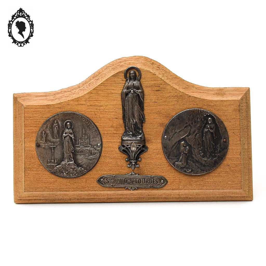 Cadres religieux vierge Marie et Jésus Lourdes Jérusalem médailles sur bois à poser vintage