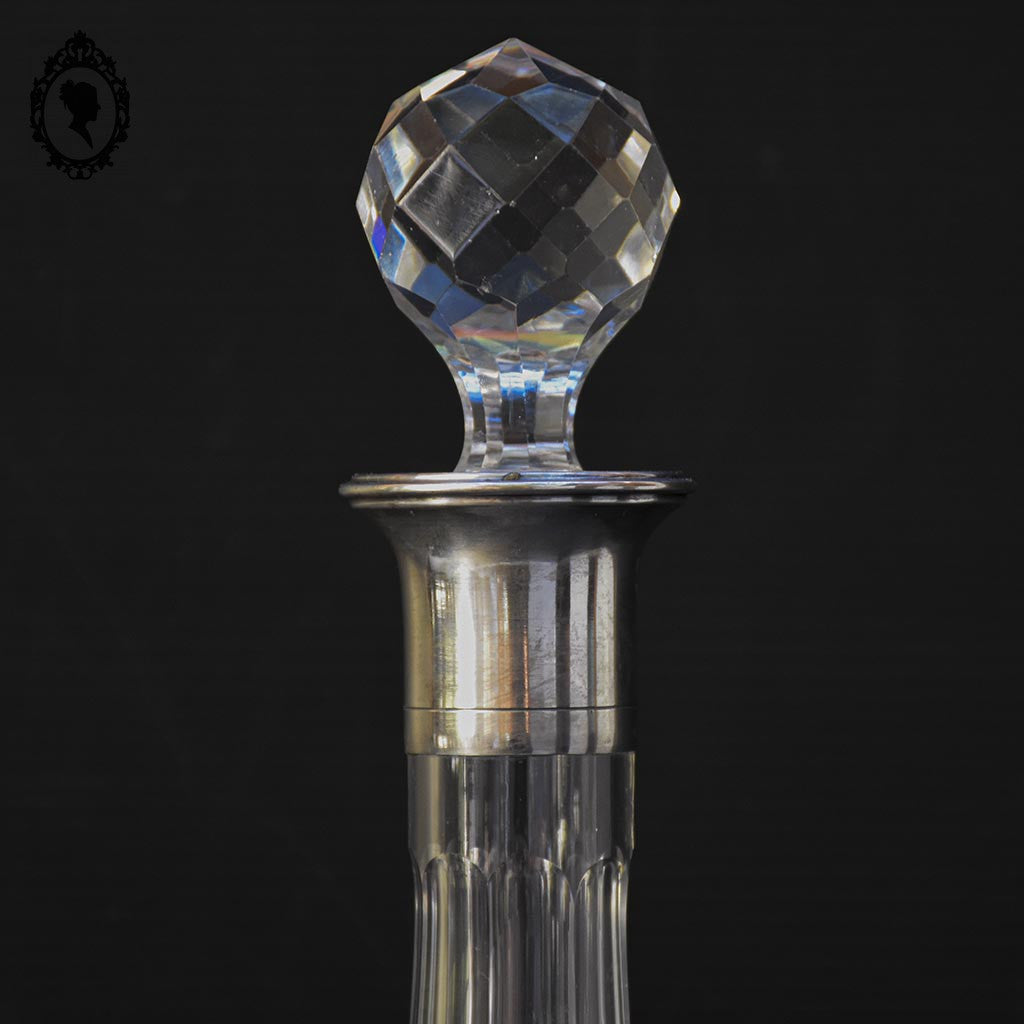 Carafe à liqueur ancienne verre avec bouchon diamant taillé cristal monture argent