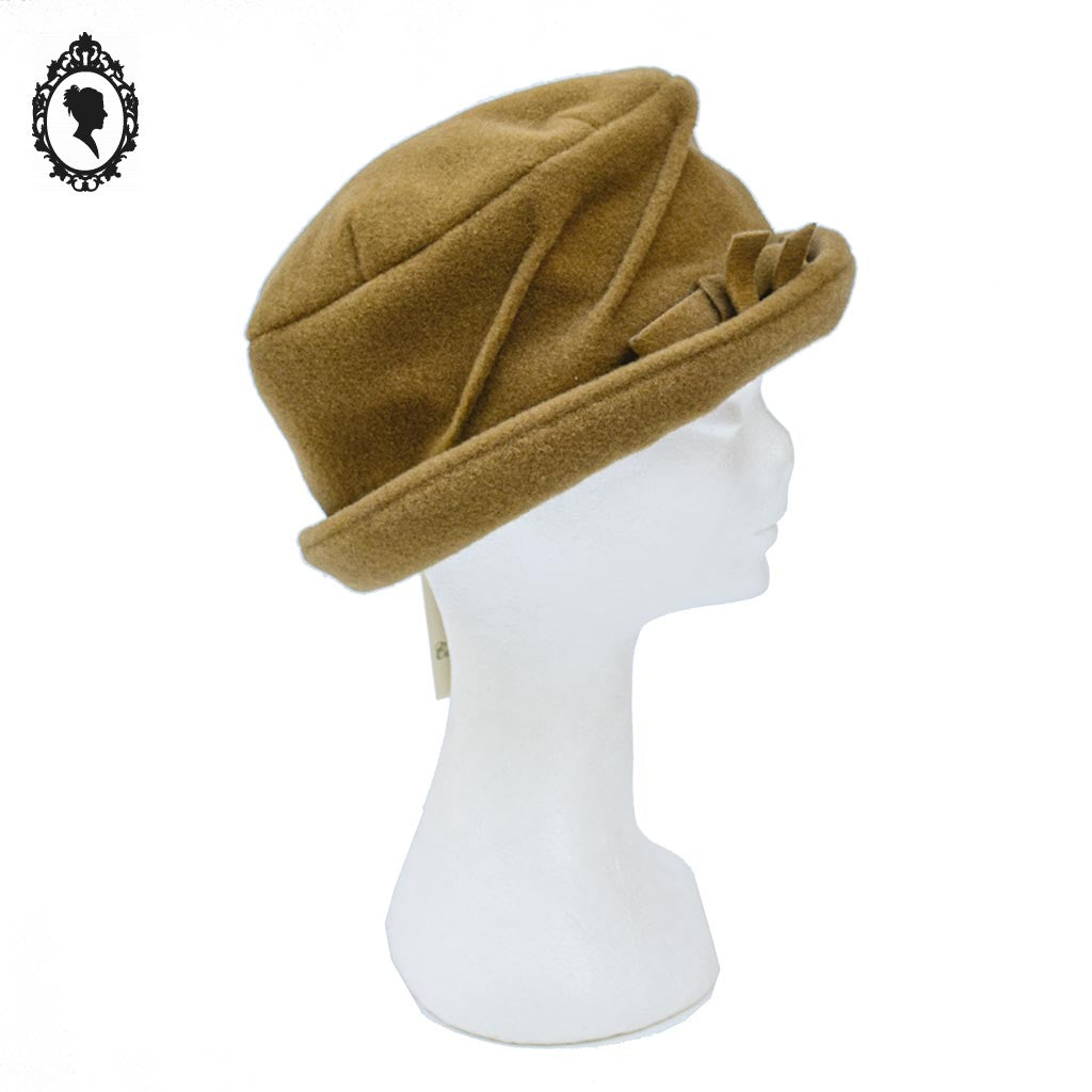 Chic Chapeau femme polaire beige camel forme cloche NEUF Taille S M 55 - 56 cm