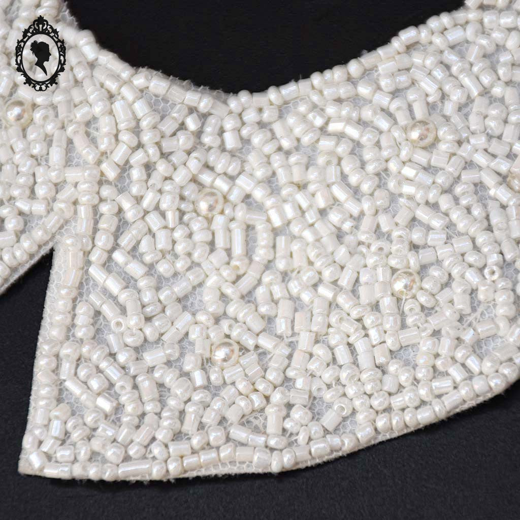 Collier col plastron blanc crème perles de rocaille