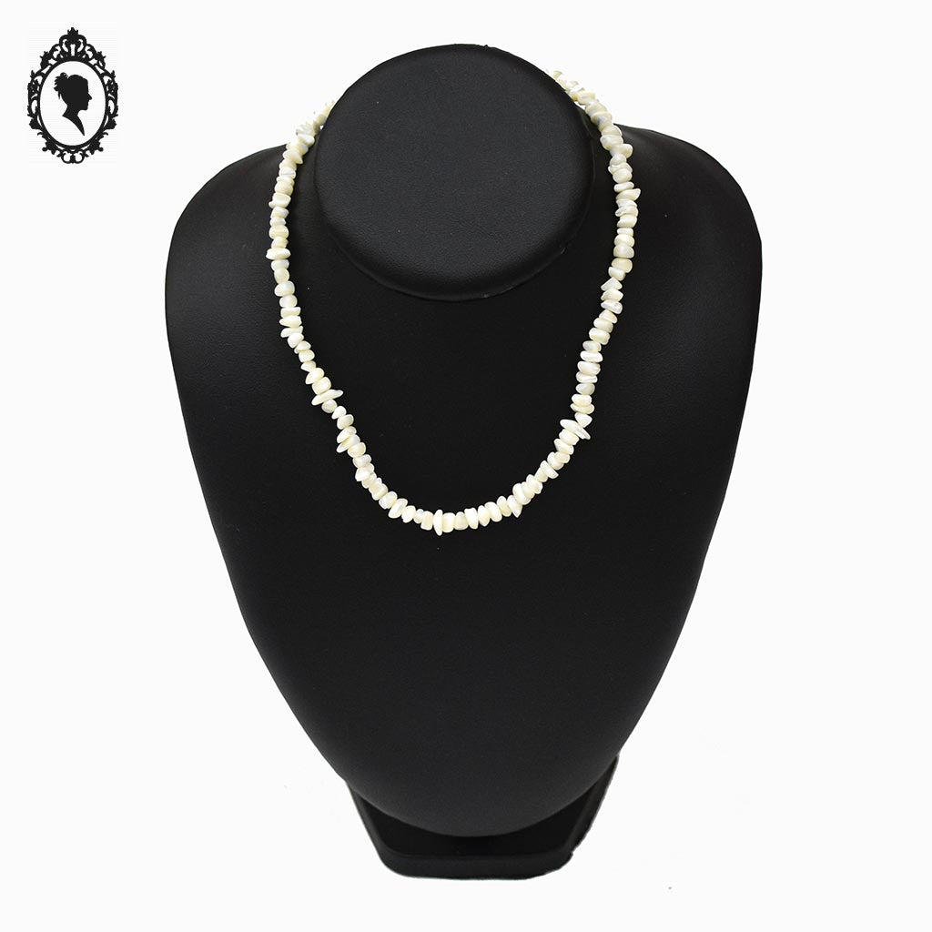 Collier en pierre de nacre crème blanc cassé chips vintage