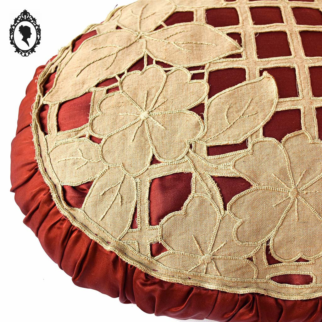 Coussin ovale broderie richelieu art décoration rouge beige ancien