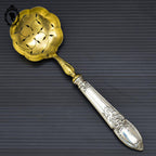 Cuillère à sucre saupoudreuse ou couvert ajouré en argent et vermeil doré ancien