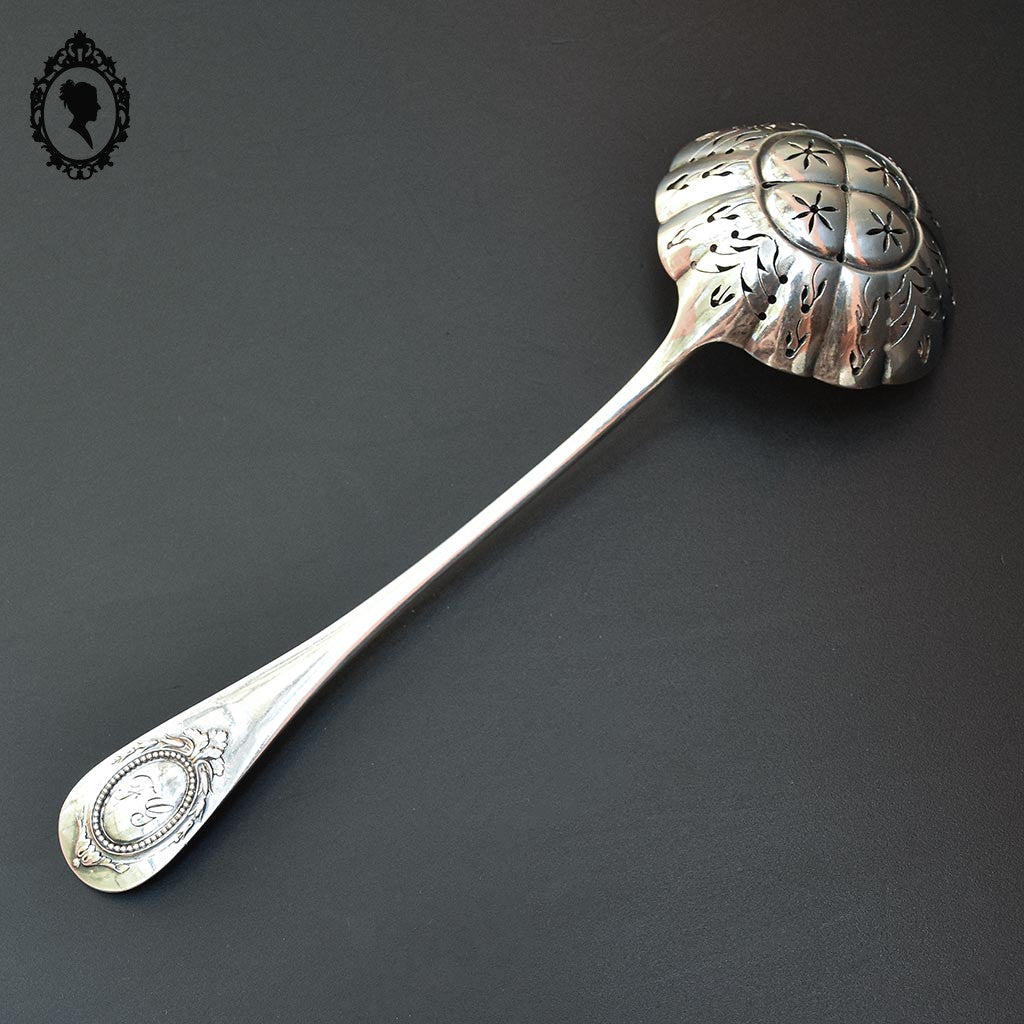 Cuillère à sucre saupoudreuse ou couvert ajouré en métal argent Christofle
