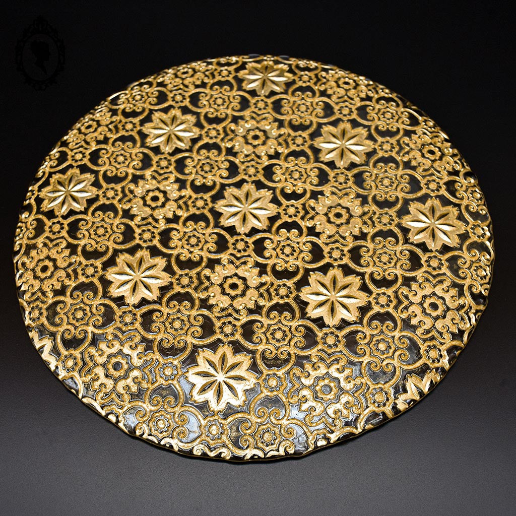 Élégant plat de présentation culinaire rond en verre arabesque or doré