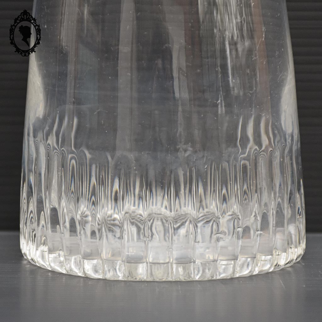 Jolie carafe ou flacon verre bouchon en pointe diamant ancienne