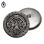 Lot 2 boutons gris argenté à queue métal arabesque noire D 2,8 cm vintage