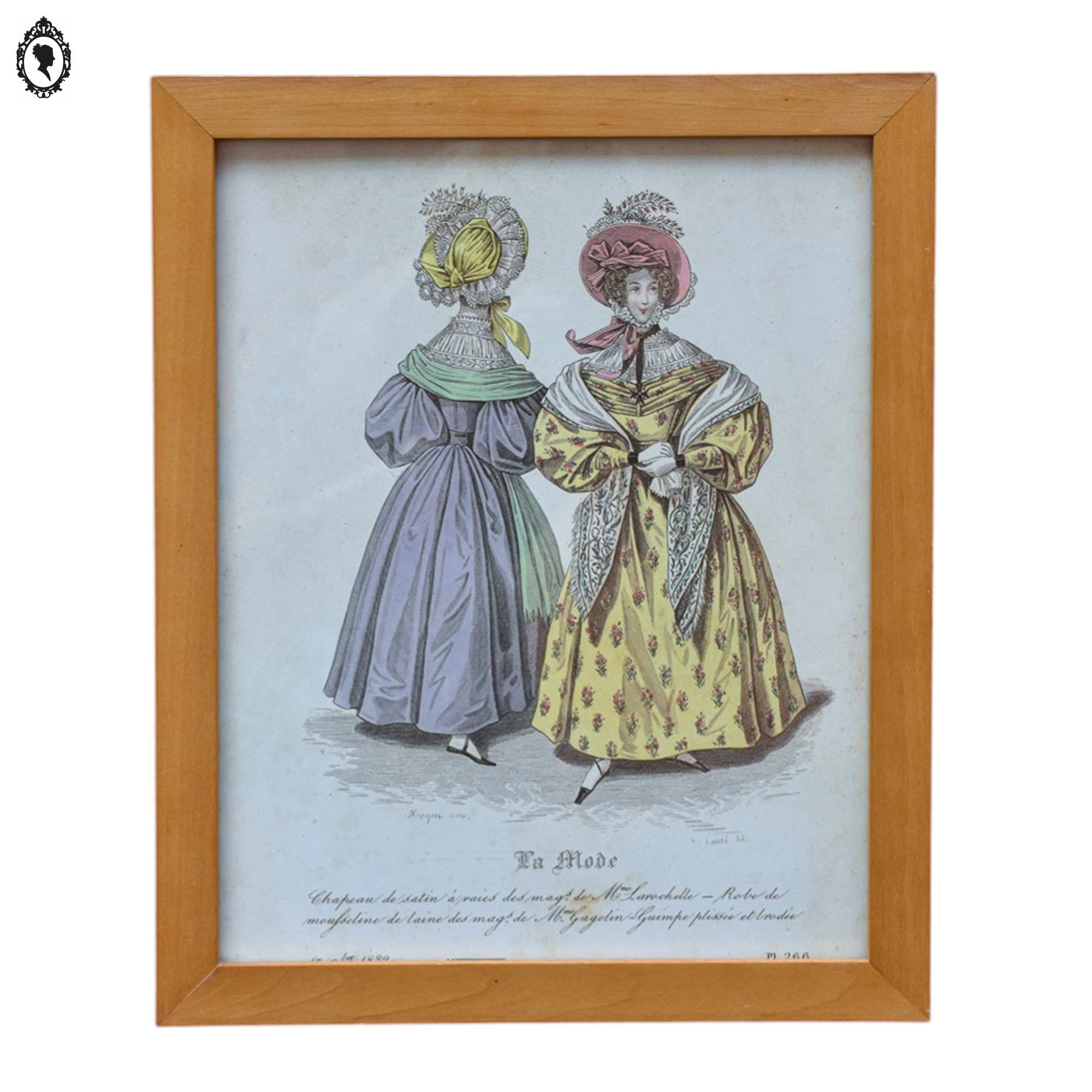 Lot 4 cadres de dames « La mode » robes anciennes H 35 cm
