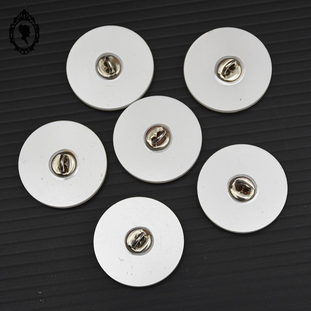 Lot 6 boutons ronds en plastique blanc à relief vintage D 2 cm