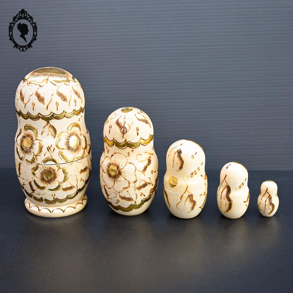 Matriochkas 5 poupées Russes gigognes bois naturelle doré argent