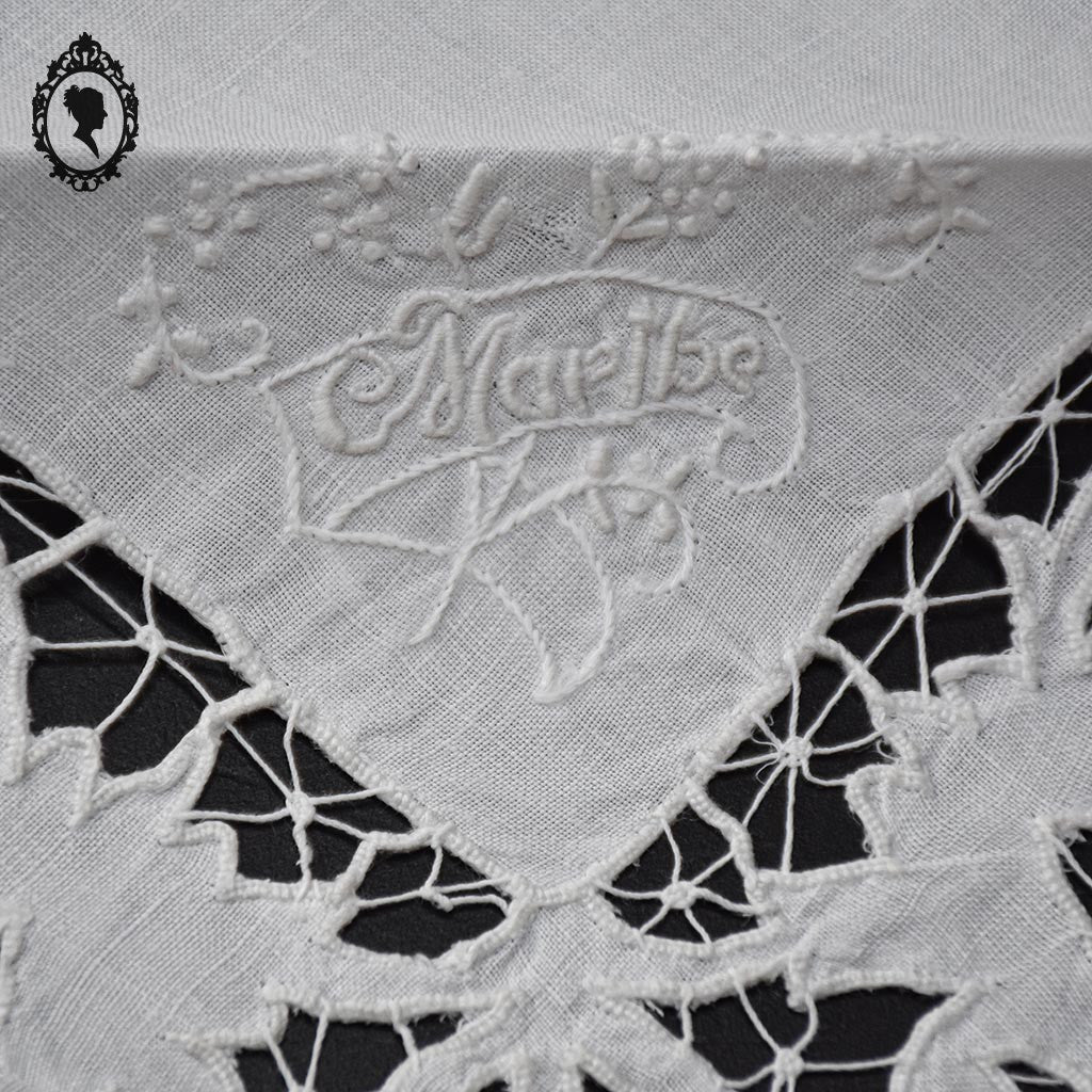 Mouchoir fil de lin blanc ancien ajouré broderie Marthe