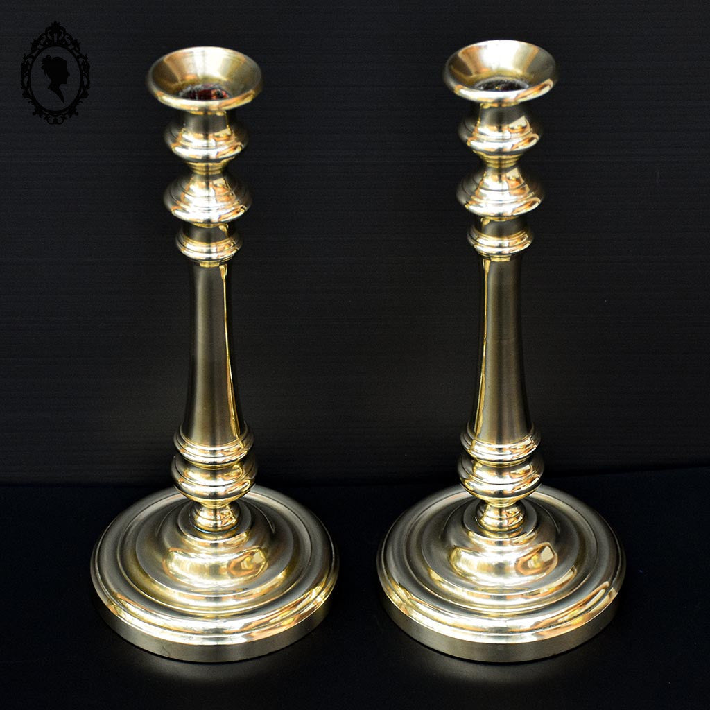 Paire de chandeliers bougeoirs Louis Philippe en laiton doré ancien
