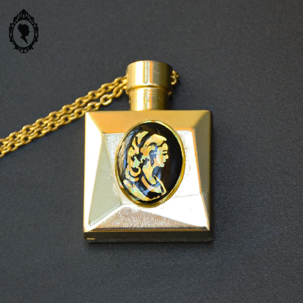Pendentif collier concrète Yendi Capucci Paris en métal doré vintage