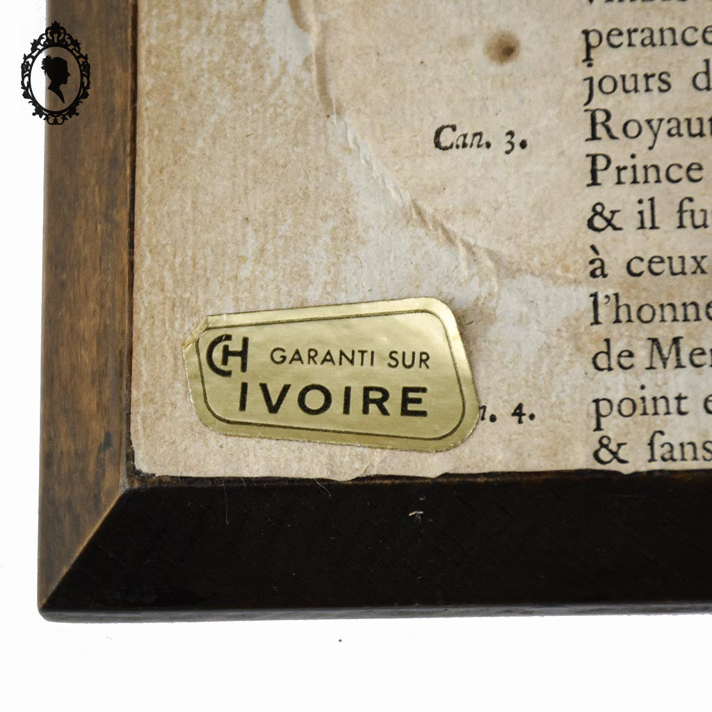Petit cadre miniature portrait médaillon femme coiffe élégante sur ivoire ancien