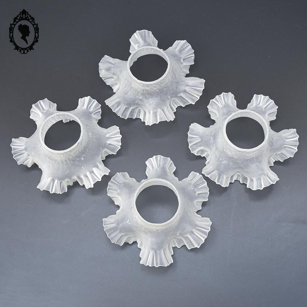 Quatre globes, abat-jour tulipe courte pour lampe à pétrole lustre suspension verre opaque vintage ancien