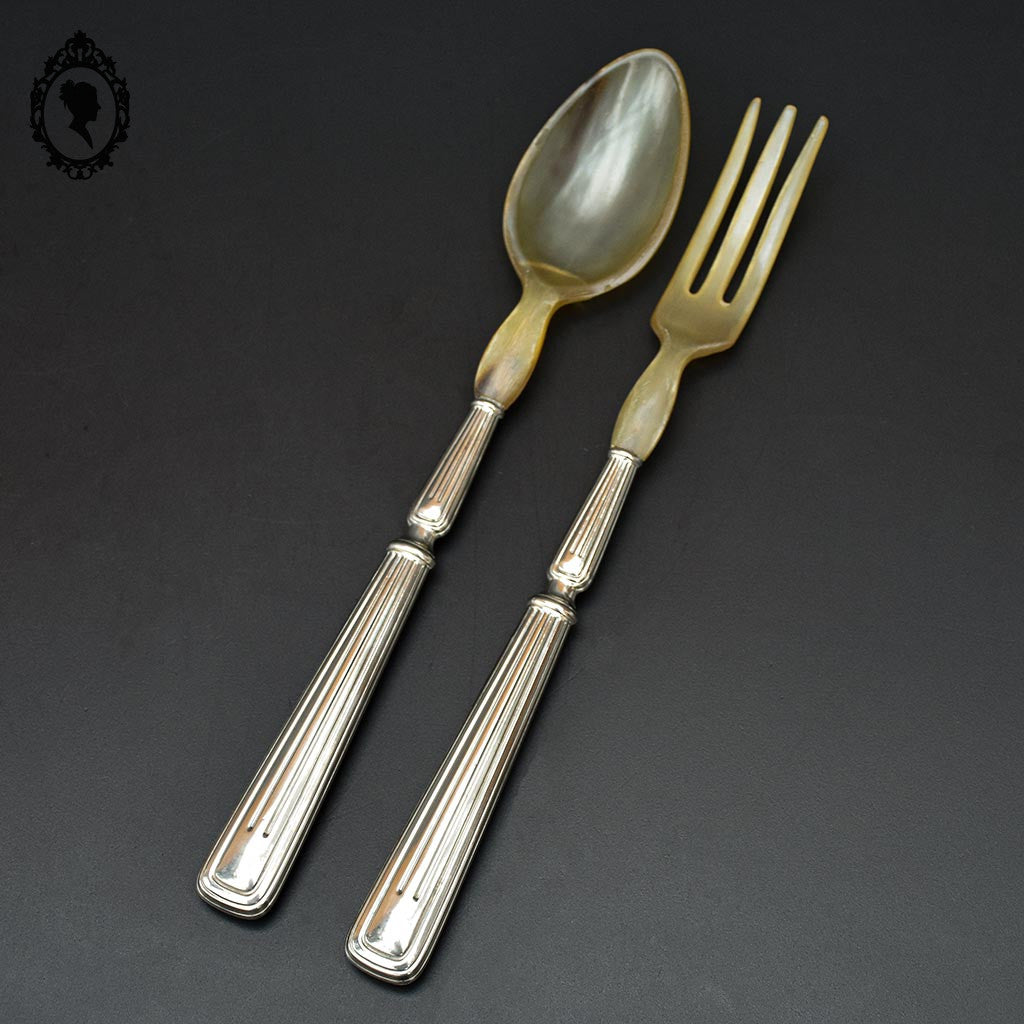 Service de couverts à salade métal argenté corne ou résine vintage ancien