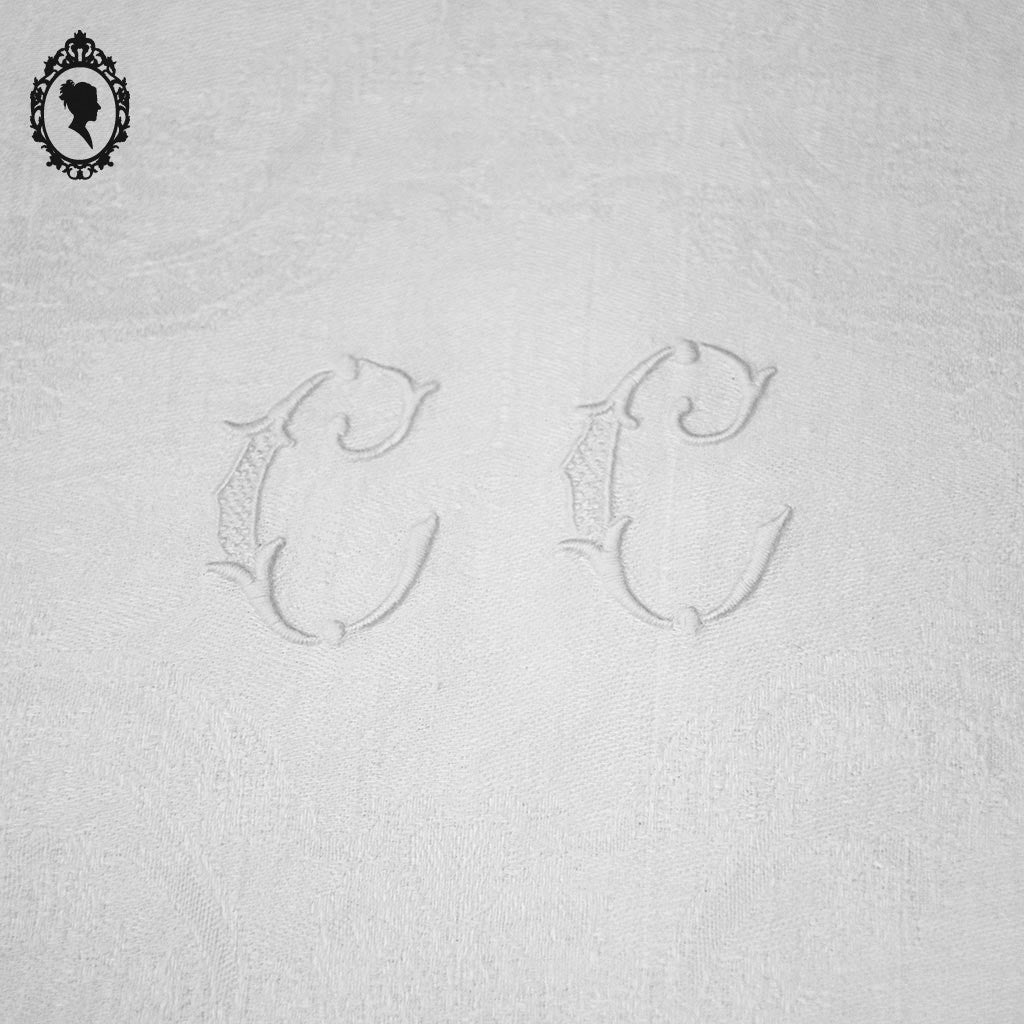 Service nappe et 12 serviettes de table anciennes damassées blanches monogramme CC
