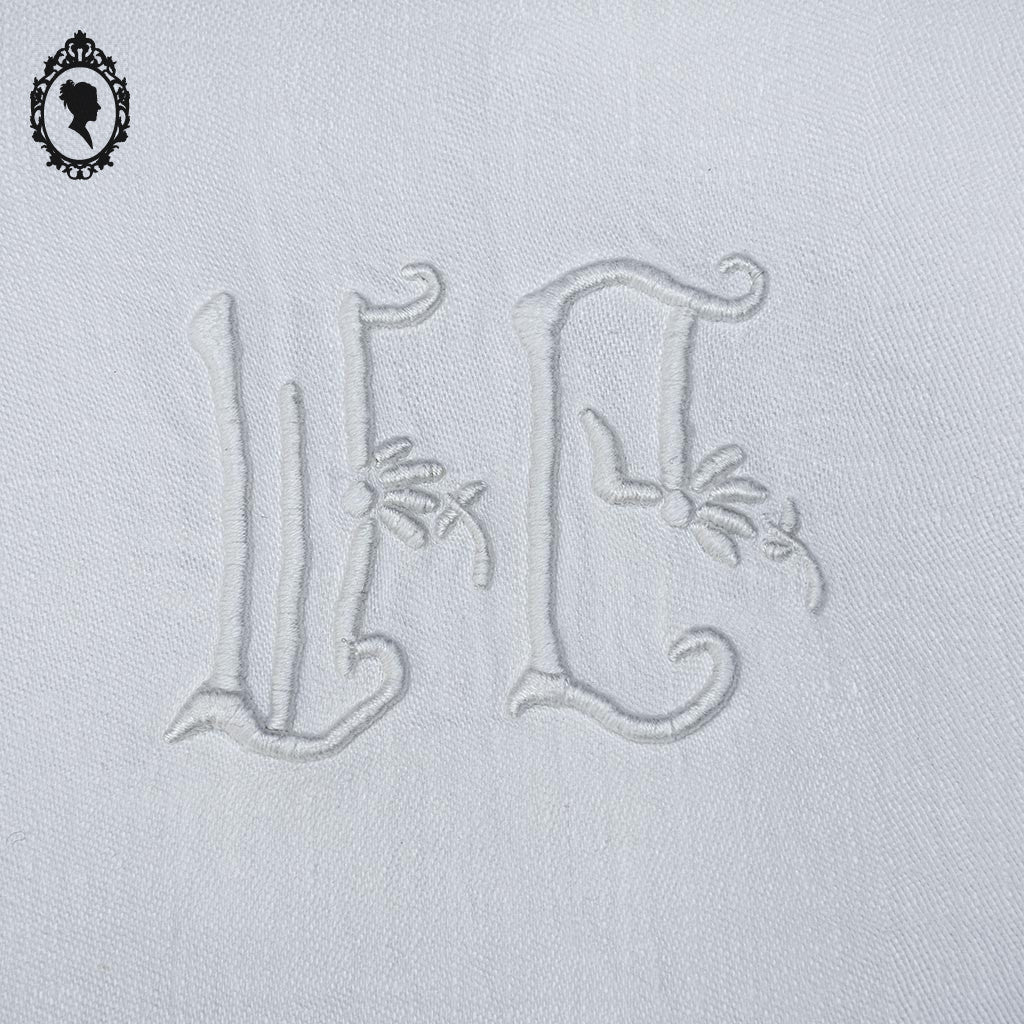 Service nappe et 12 serviettes de table anciennes damassées blanches monogramme JM ou WC