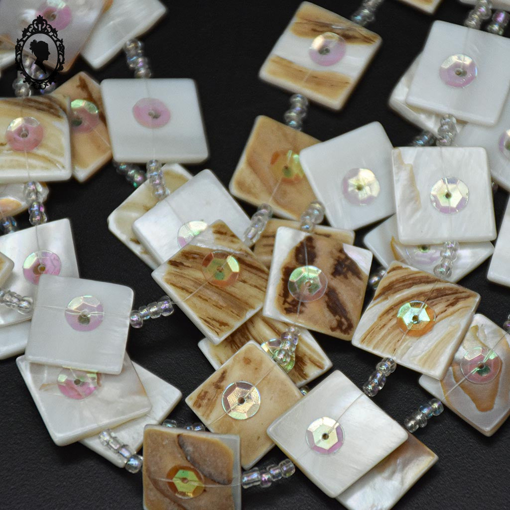 Superbe collier perle nacre carré beige irisé multi rangs 5 rangs