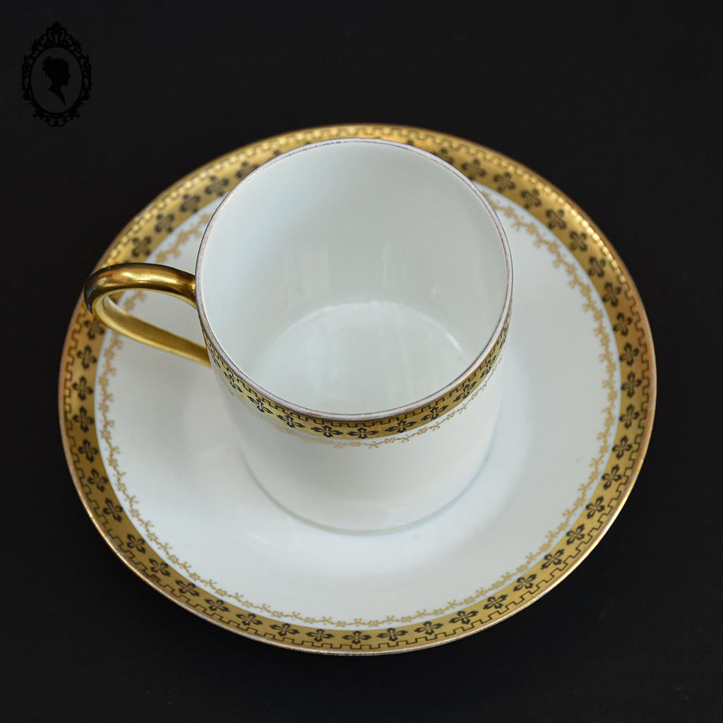 Tasse et sous tasse porcelaine blanche or décor croix G. D et C Limoges France