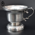 Tasse timbale piédouche avec anse en étain vintage