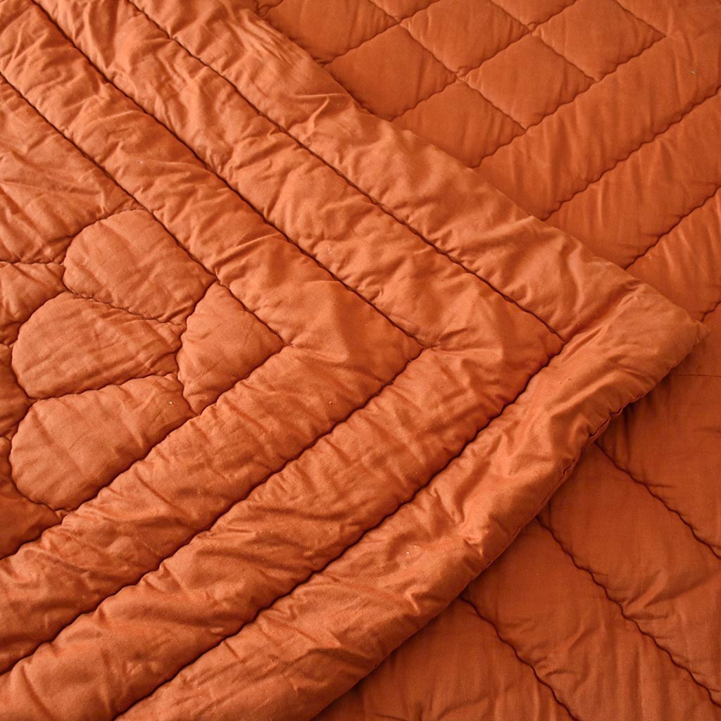Couverture piquée ancienne orange, garnissage laine – 217 × 220 cm