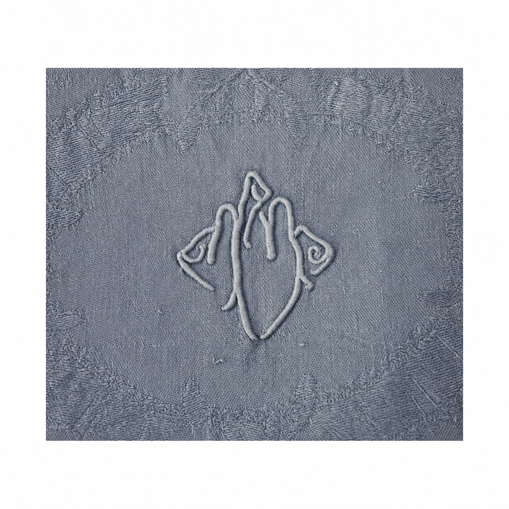 Lot de 12 grandes serviettes anciennes damassées teintes grise bleuté, monogramme brodé – 60 × 75 cm