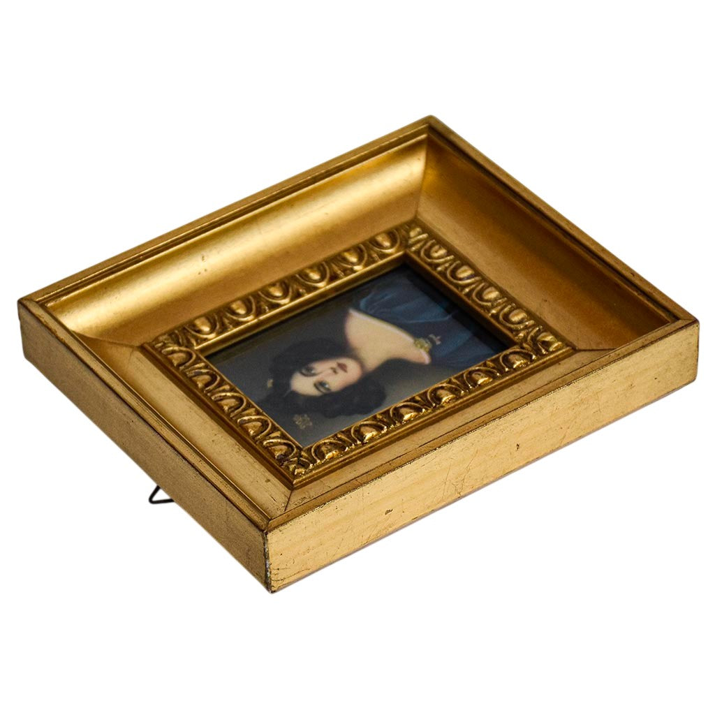 Petit cadre doré à la feuille d’or – Portrait de femme – 15,2 × 13,2 cm