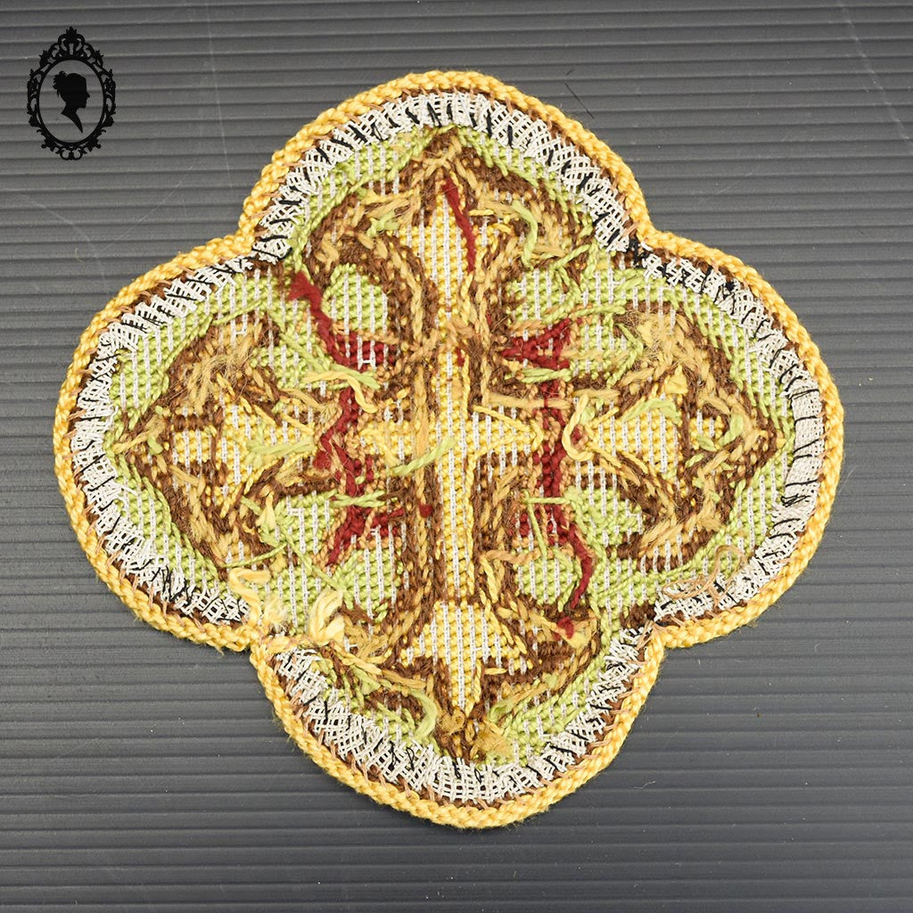 4 Médaillons broderie tapisserie religieuse ancienne ornement liturgique croix H 15 cm