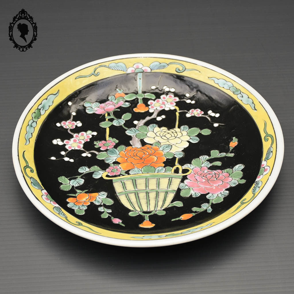 Assiette Japonaise noire jaune fleuri collection signée Yamatoku Japon Meiji ancienne