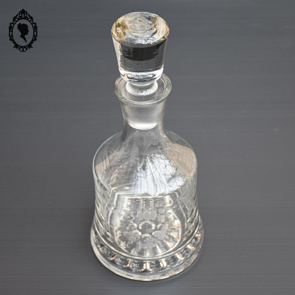 Belle carafe ancienne en verre blanc très épais avec bouchon Art déco