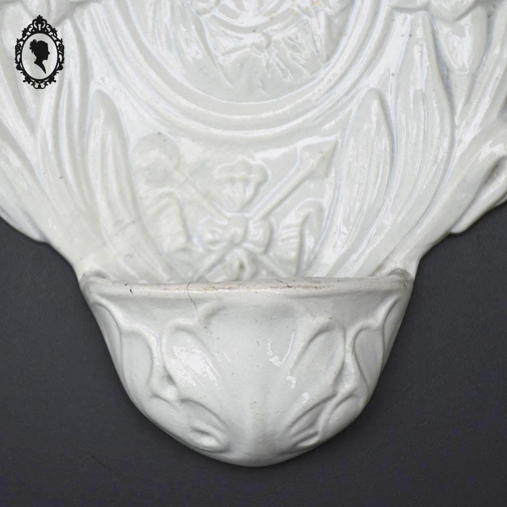 Bénitier Christ Art nouveau en porcelaine blanc HB Choisy ancien