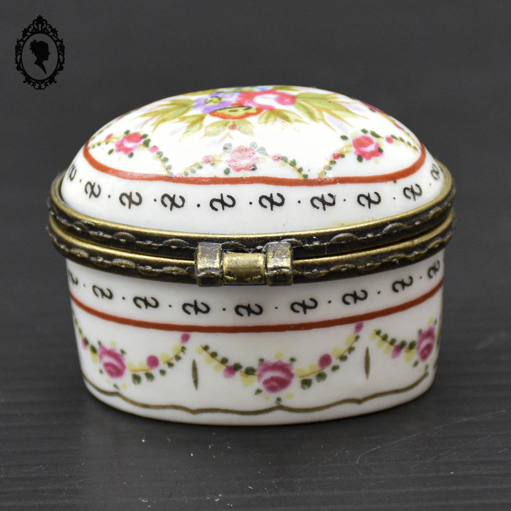 Boite à pilule porcelaine blanche fleurie rose « Porcelaine Art » vintage