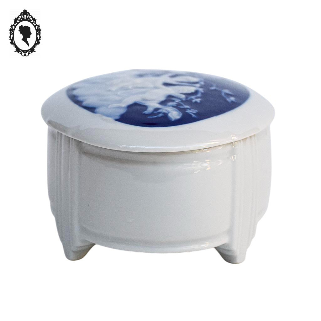 Bonbonnière signée Limoges boîte porcelaine blanche bleu anges