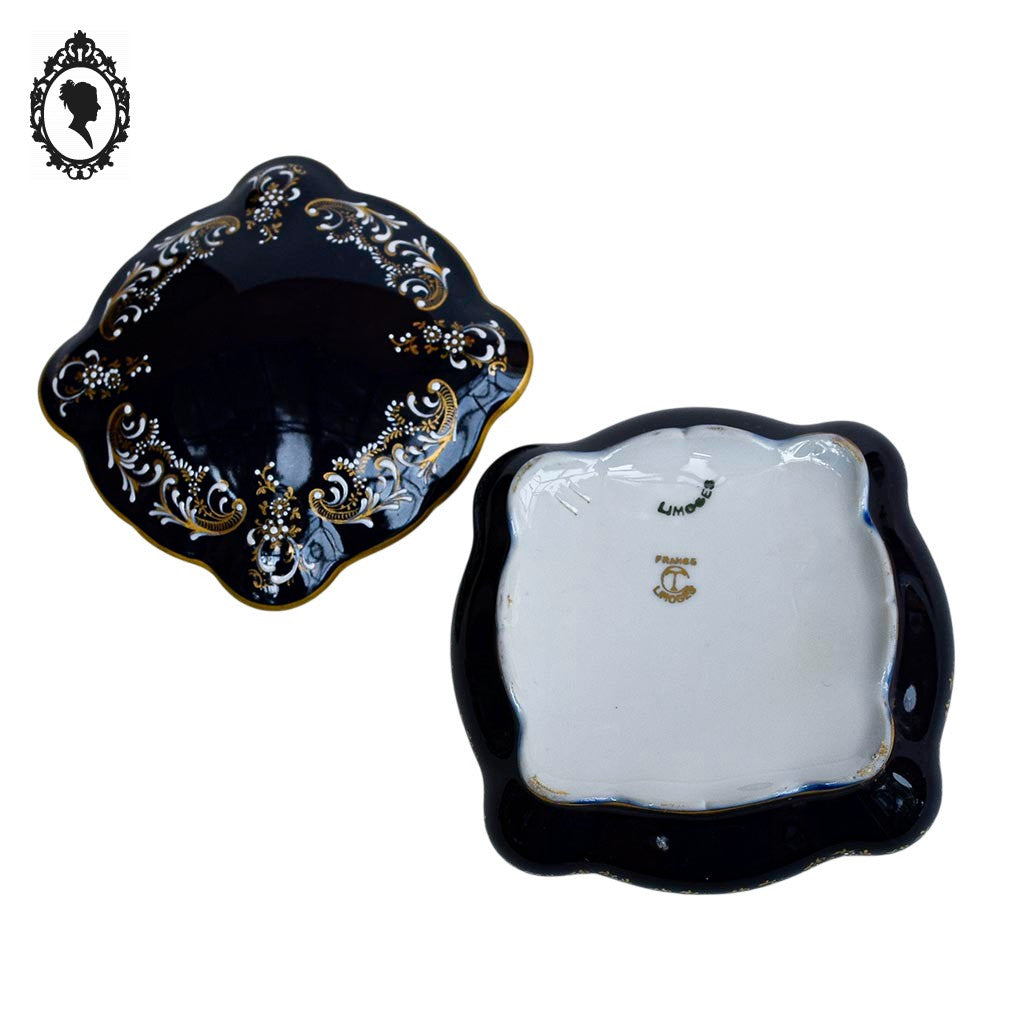 Bonbonnière signée T Limoges boîte porcelaine carrée bombée bleu doré vintage