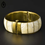 Bracelet nacre et laiton large rigide blanc doré vintage