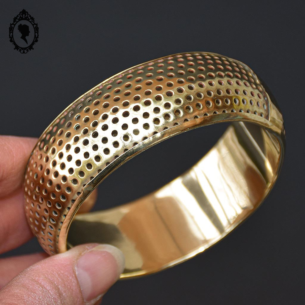 Chic gros bracelet manchette jonc large bombé laiton doré petits trous vintage