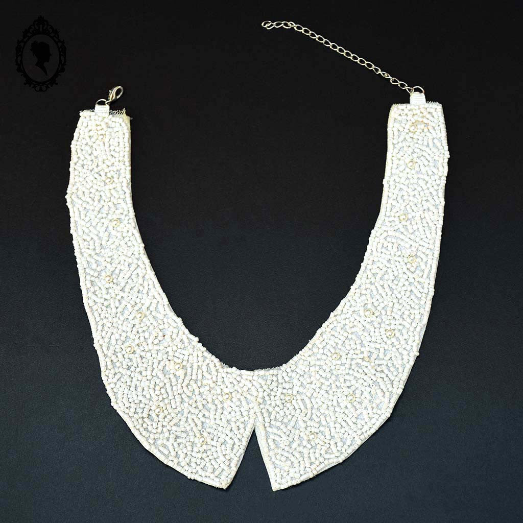 Collier col plastron blanc crème perles de rocaille