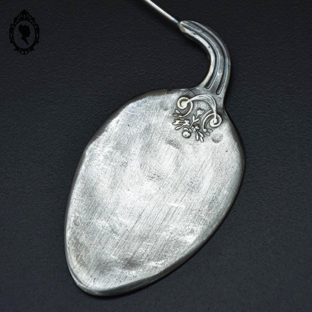 Collier original couvert ancien rond rigide en métal argent d’une cuillère vintage