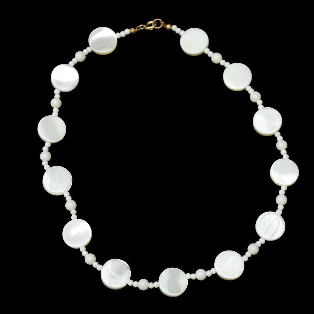 Collier ras de cou perles de nacre plates et rondes beige vintage