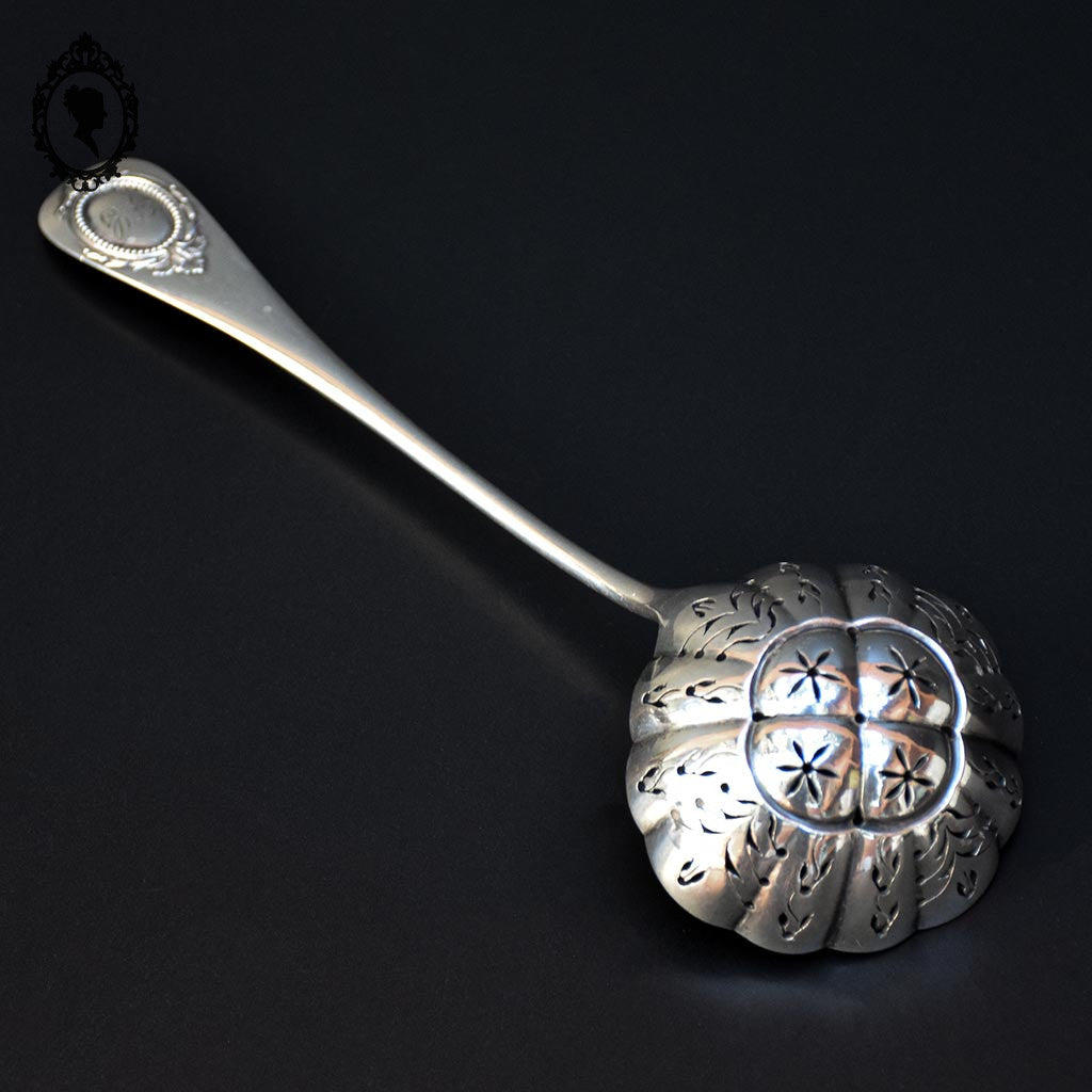 Cuillère à sucre saupoudreuse ou couvert ajouré en métal argent Christofle