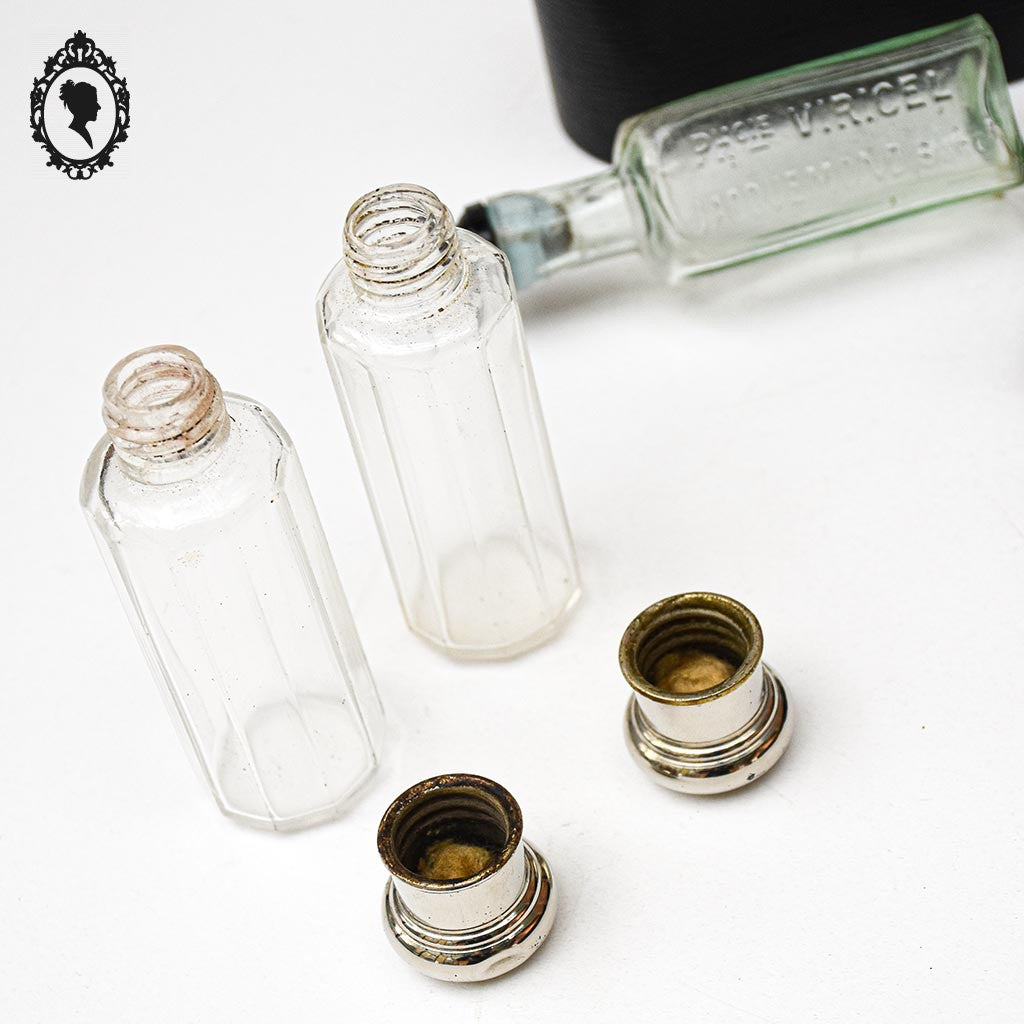 Écrin composé de 3 flacons anciens pharmaceutiques collection voyage