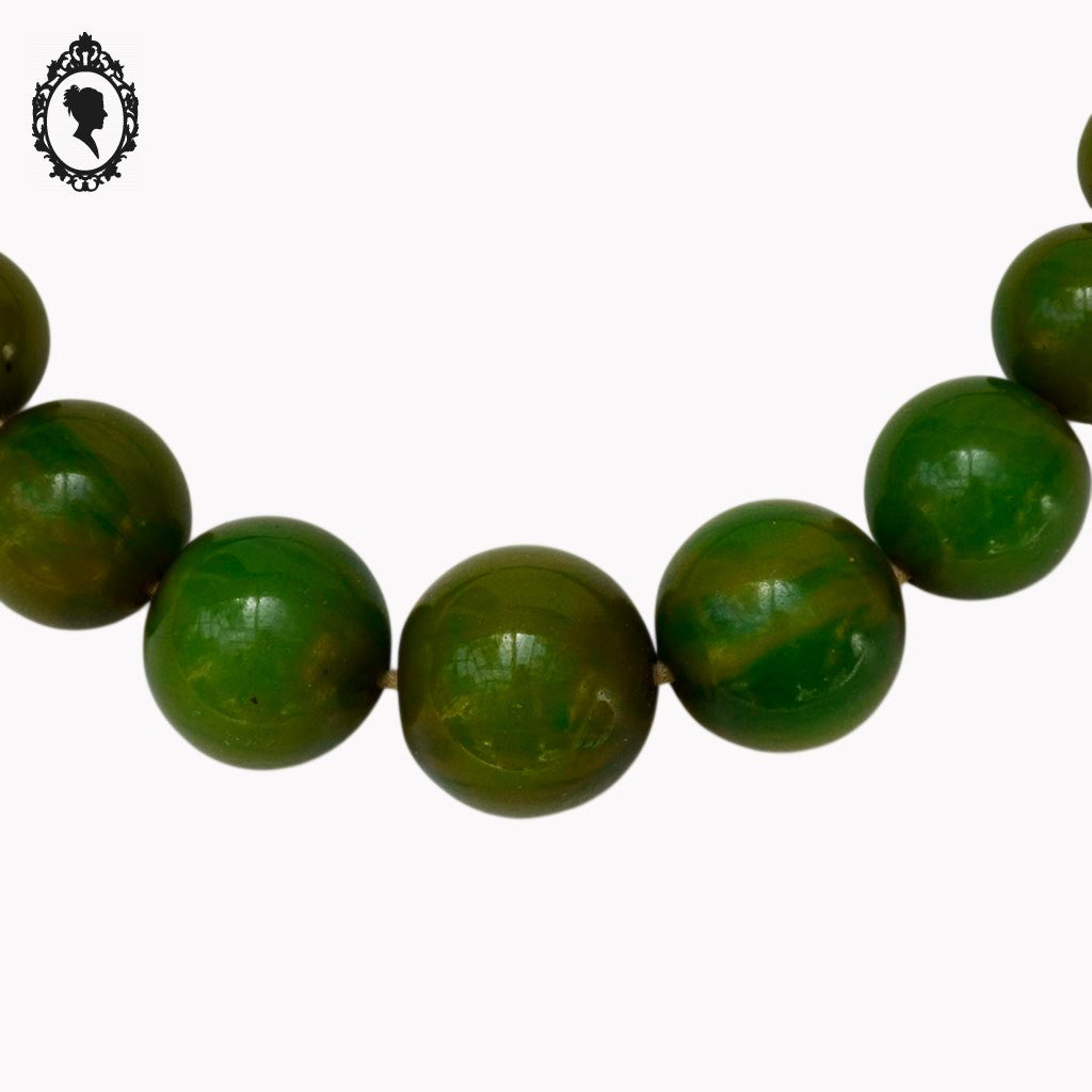 Élégant collier Art déco vert en bakélite perles rondes en cascade ancien