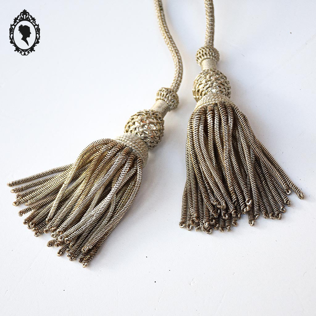Étole pastorale prêtre Liturgique noir et beige soie broderie pompons fil doré argent ancienne