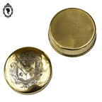 Jolie boite bonbonnière ronde dorée en laiton avec armoiries blason